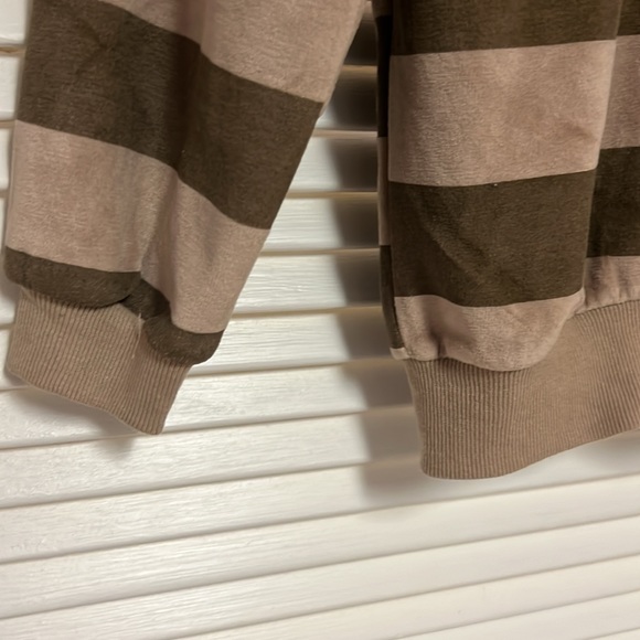 Wynken Velour Striped Sweatshirt Size 8Y New!!! - Picture 4 of 12